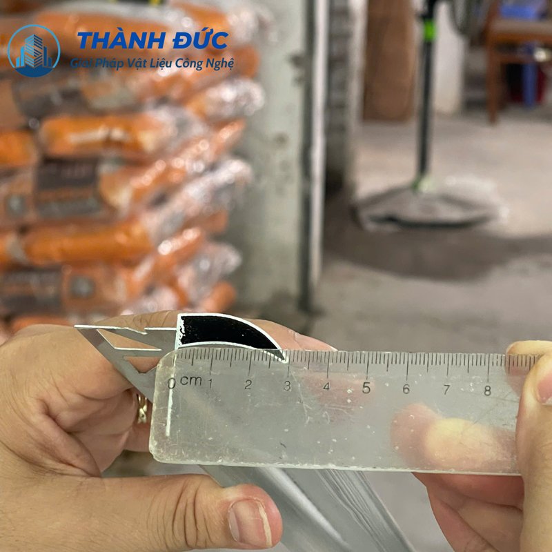 Nẹp ngắt nước mưa là gì? Thành Đức chia sẻ kinh nghiệm lựa chọn và thi công chuẩn nhất nep nhom ngat nuoc thanh duc - Nẹp ngắt nước mưa là gì? Thành Đức chia sẻ kinh nghiệm lựa chọn và thi công chuẩn nhất