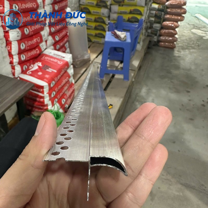 Hướng dẫn thi công nẹp ngắt nước Thành Đức đơn giản nhất nep nhom ngat nuoc - Hướng dẫn thi công nẹp ngắt nước Thành Đức đơn giản nhất