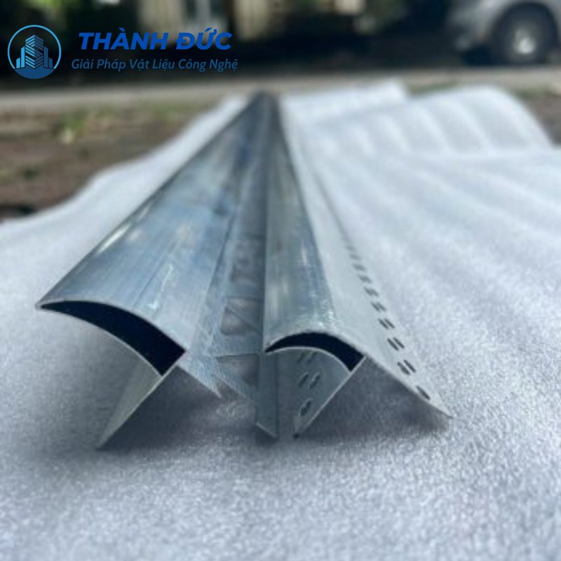 Nẹp ngắt nước mưa là gì? Thành Đức chia sẻ kinh nghiệm lựa chọn và thi công chuẩn nhất tong kho nep nhom ngat nuoc - Nẹp ngắt nước mưa là gì? Thành Đức chia sẻ kinh nghiệm lựa chọn và thi công chuẩn nhất